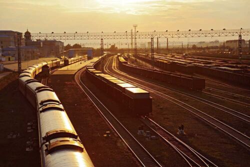 南风窗网 - 市场推着火车走 - 2013年16期