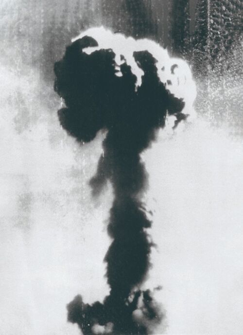 1964年10月16日，中国自行制造的第一颗原子弹在新疆罗布泊爆炸成功 VCG11482532248.jpg