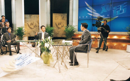 2002年，麦总受邀参加CCTV对话栏目。.jpg
