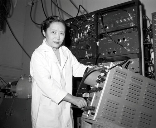 吴健雄博士在哥伦比亚大学实验室 VCG11500006547.jpg